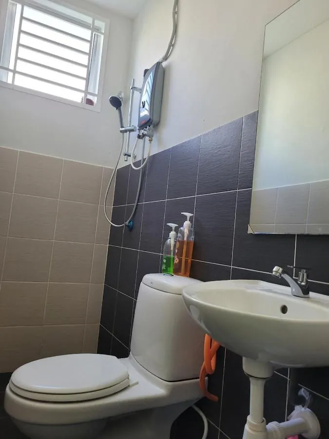 Ferienhaus Ana Homestay D'Airport Malacca